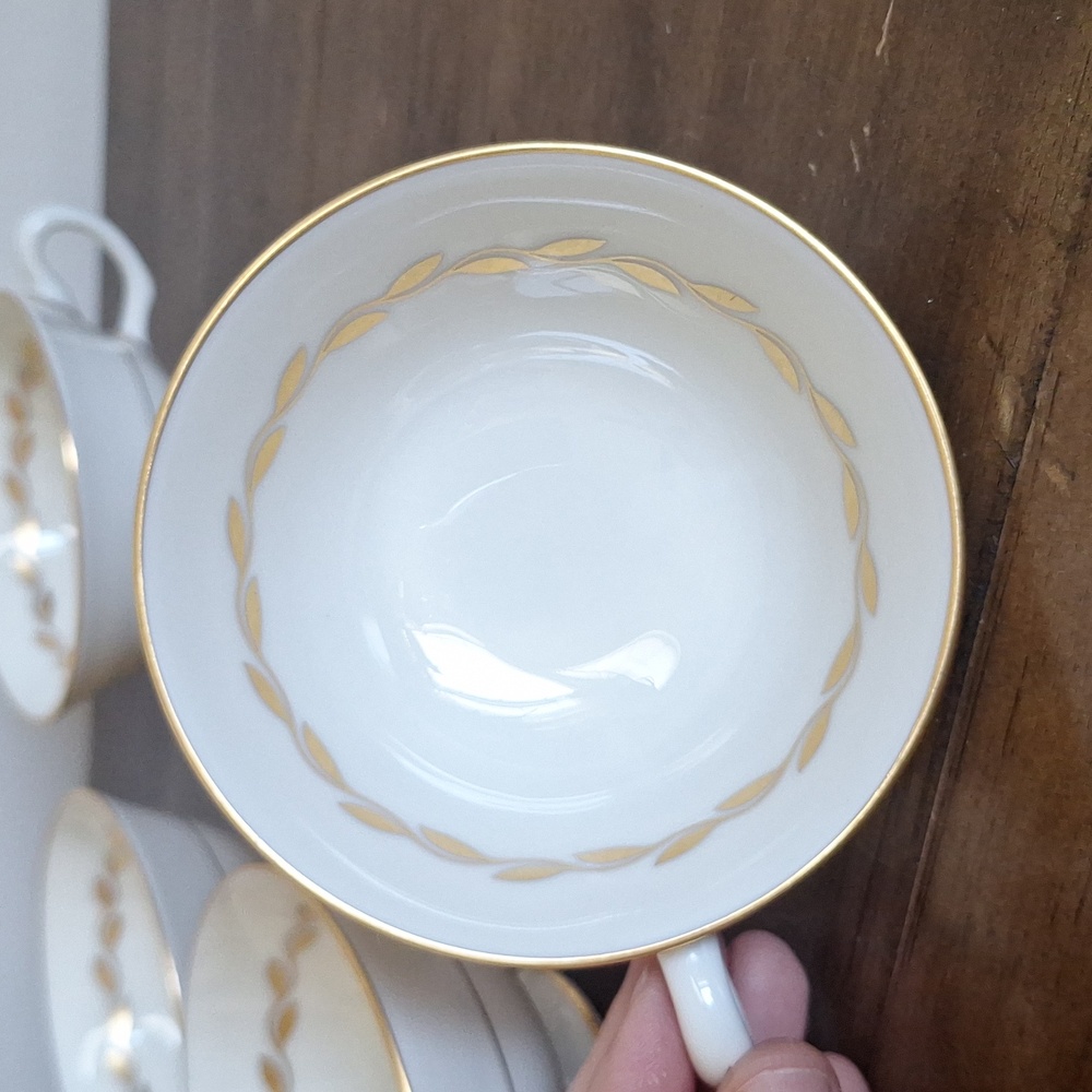 Vintage Lenox Porcelain Footed Teacups Golden Wreath - Set Of 4 - Picture 3 of 7